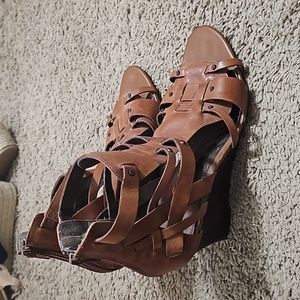 Carlos Santana gladiator sandle heel. Size 10.